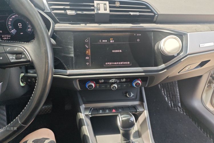 Audi Q3 2020 car image #15