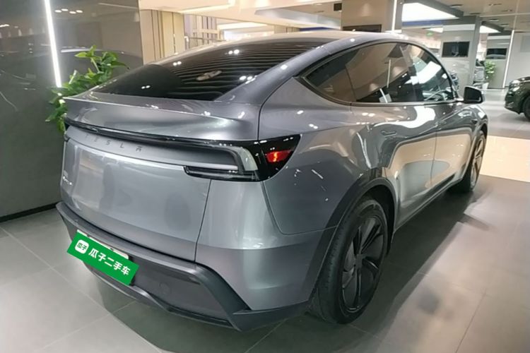 Tesla Model Y 2026 #5 Tesla Model Y 2026 car image #5
