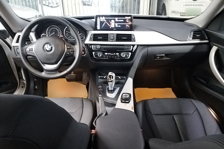 BMW 3 Series GT 2018 car image #10