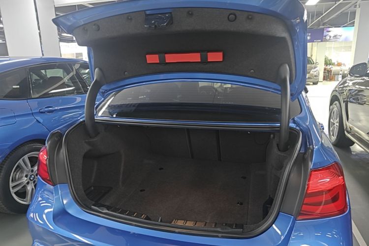 BMW 3 Series 2019 car image #21