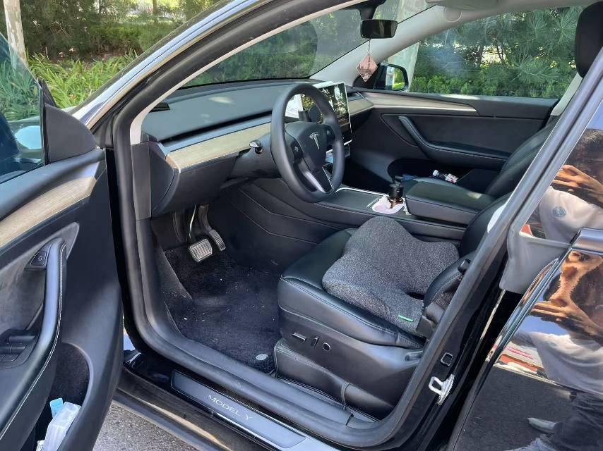 Tesla Model Y 2023 #4 Tesla Model Y 2023 car image #4
