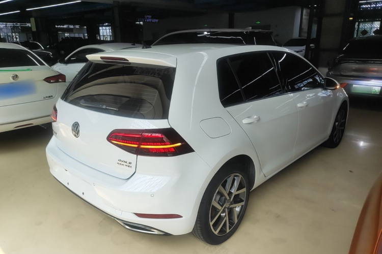 Volkswagen Golf 2019 car image #7