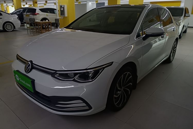 Volkswagen Golf 2021 car image #2