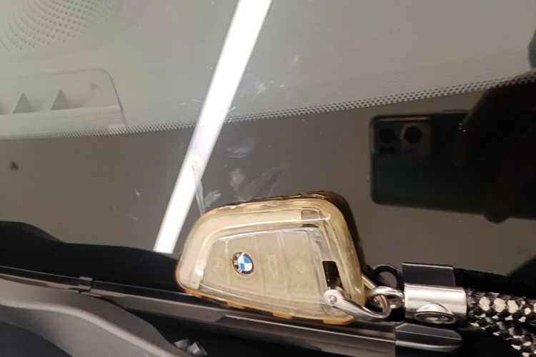 BMW 3 Series 2021 car image #9