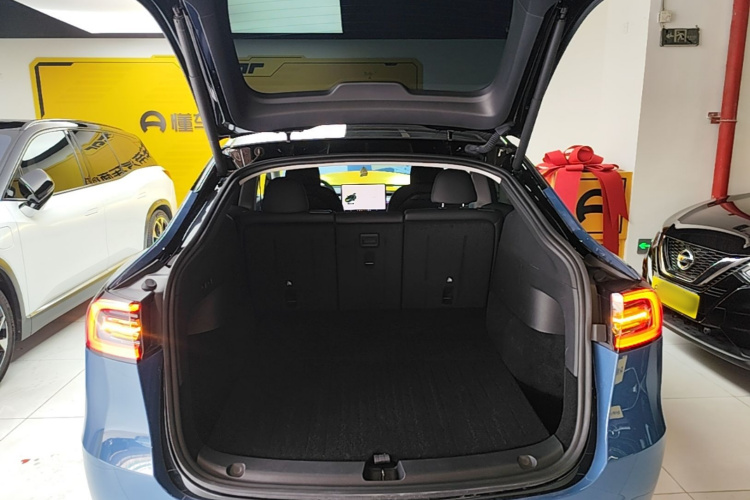 Tesla Model Y 2023 car image #19