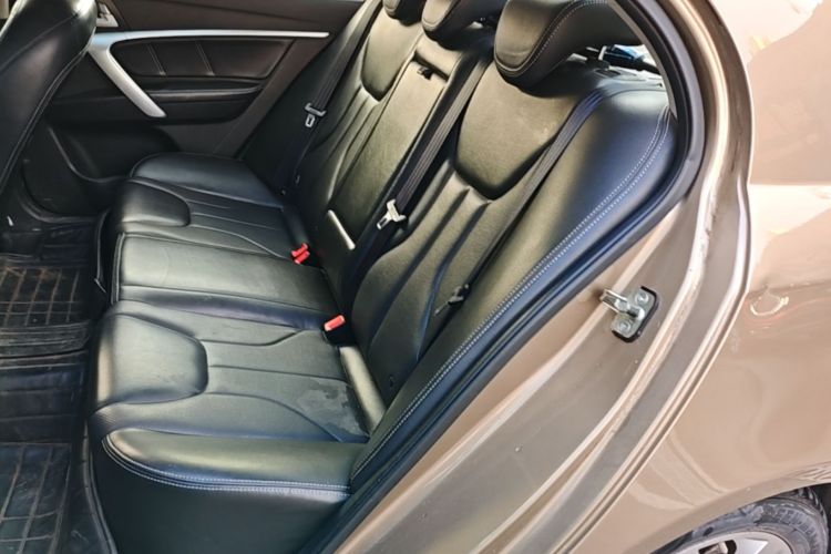 GEELY Emgrand 2016 car image #17