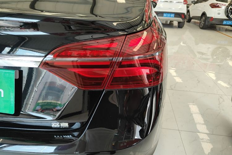 2019 car image #8