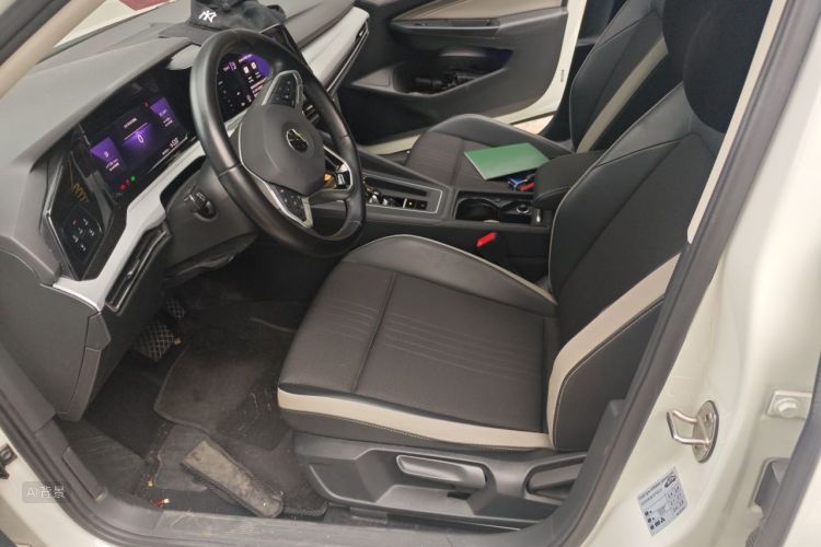 Volkswagen Golf 2021 car image #17