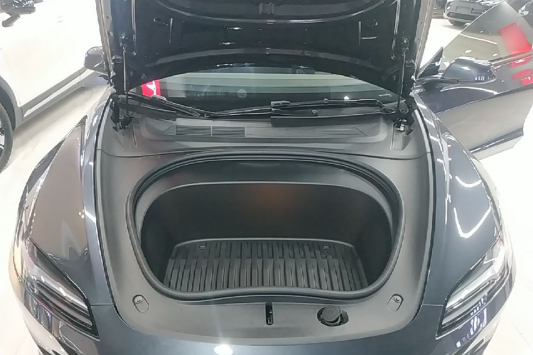 Tesla Model 3 2025 car image #22