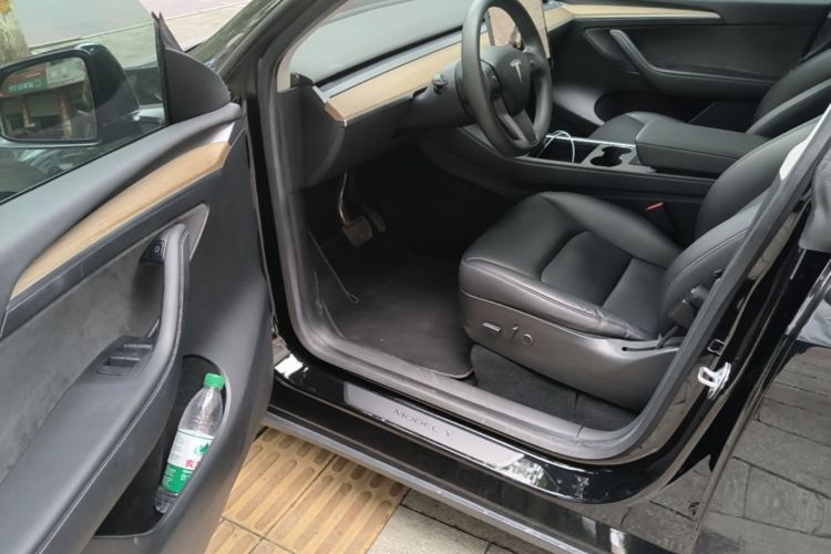 Tesla Model Y 2022 car image #16