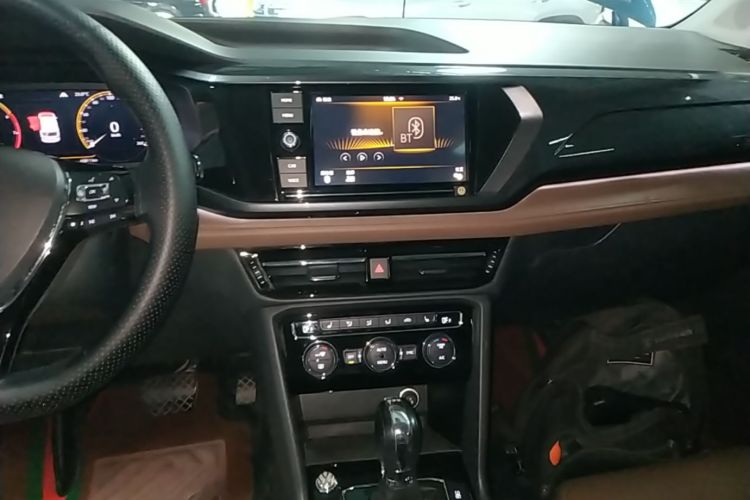 Volkswagen Tharu 2018 car image #13