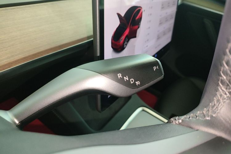 Tesla Model Y 2023 car image #14