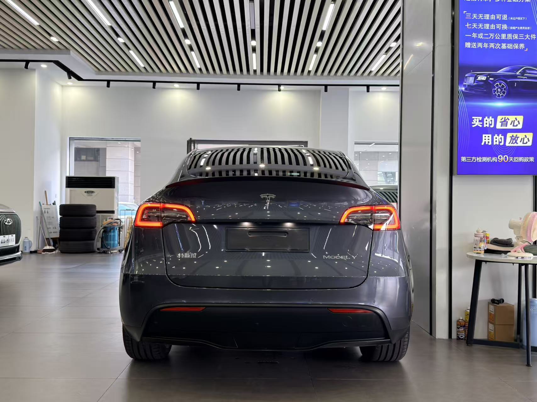 Tesla Model Y 2021 car image #7