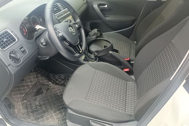 Volkswagen Polo 2017 car image #15