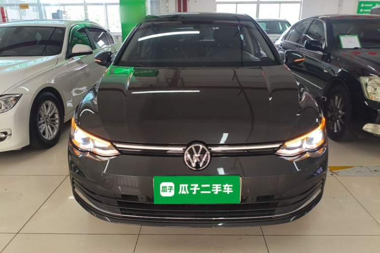 Volkswagen Golf 2022 car image #3