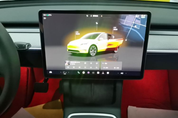 Tesla Model Y 2024 صورة سيارة #17