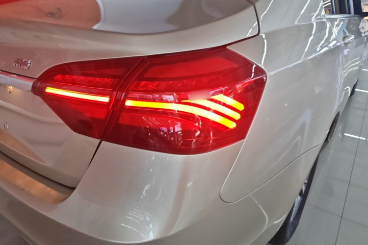 GEELY Emgrand 2019 #8 GEELY Emgrand 2019 car image #8