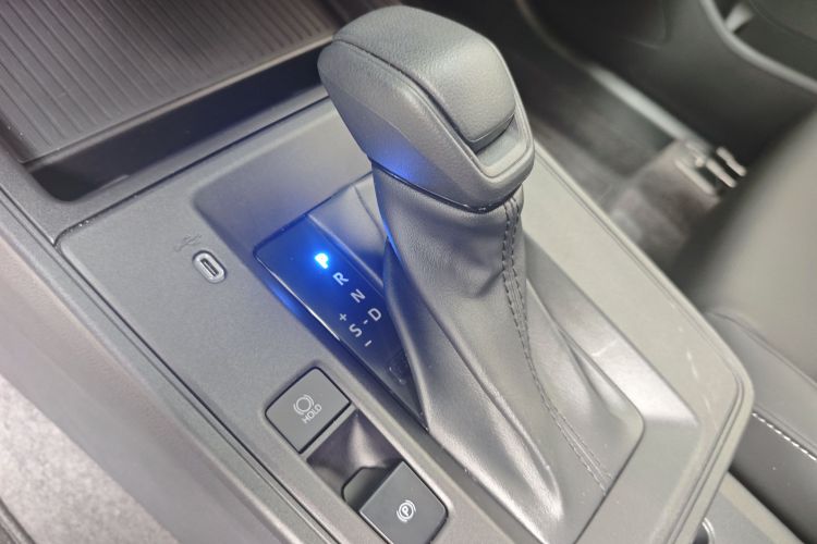 Toyota Corolla Cross 2026 immagine di auto #16
