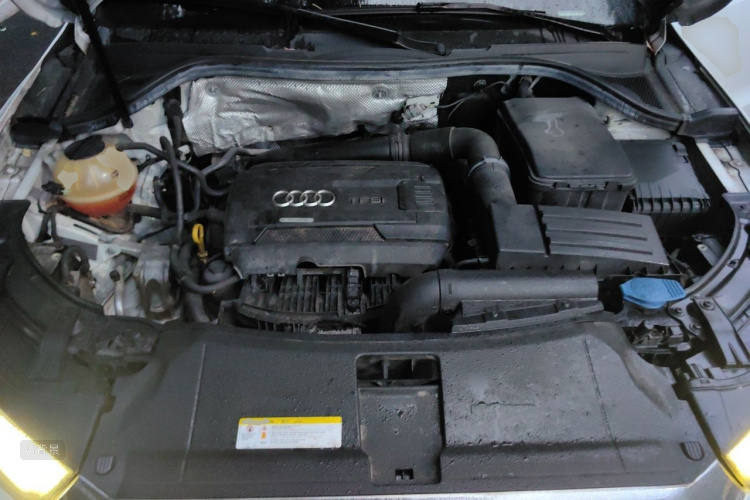 Audi Q3 2016 car image #22
