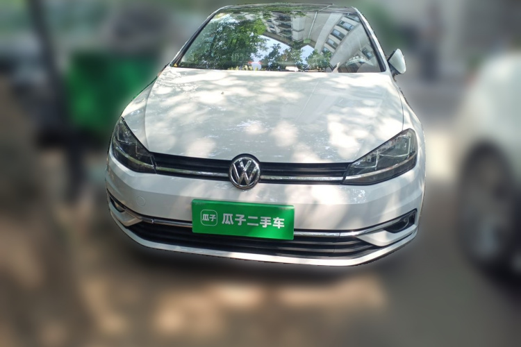 Volkswagen Golf 2018 car image #3