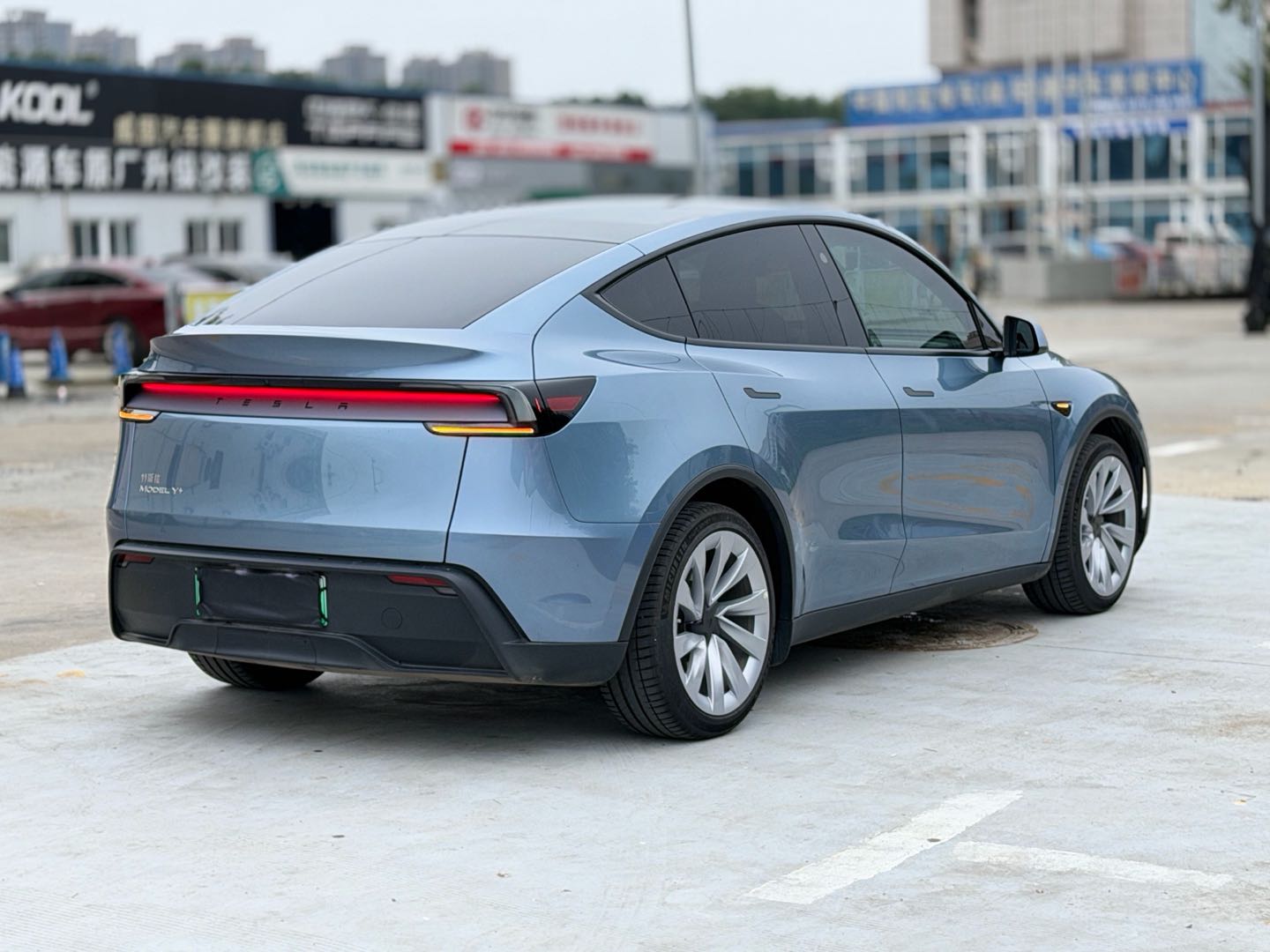Tesla Model Y 2025 #8 Tesla Model Y 2025 car image #8