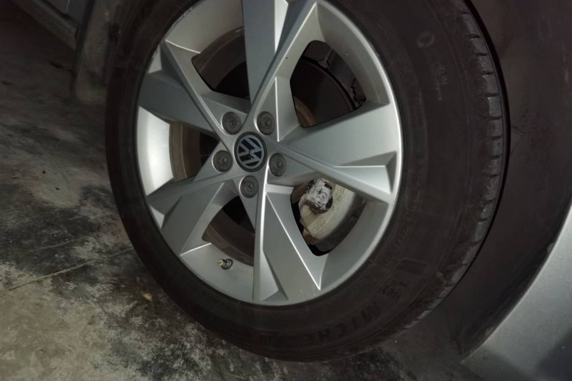 Volkswagen Bora 2014 car image #9