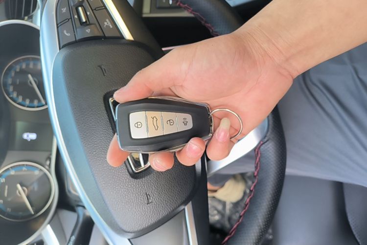 GEELY Emgrand 2021 car image #9