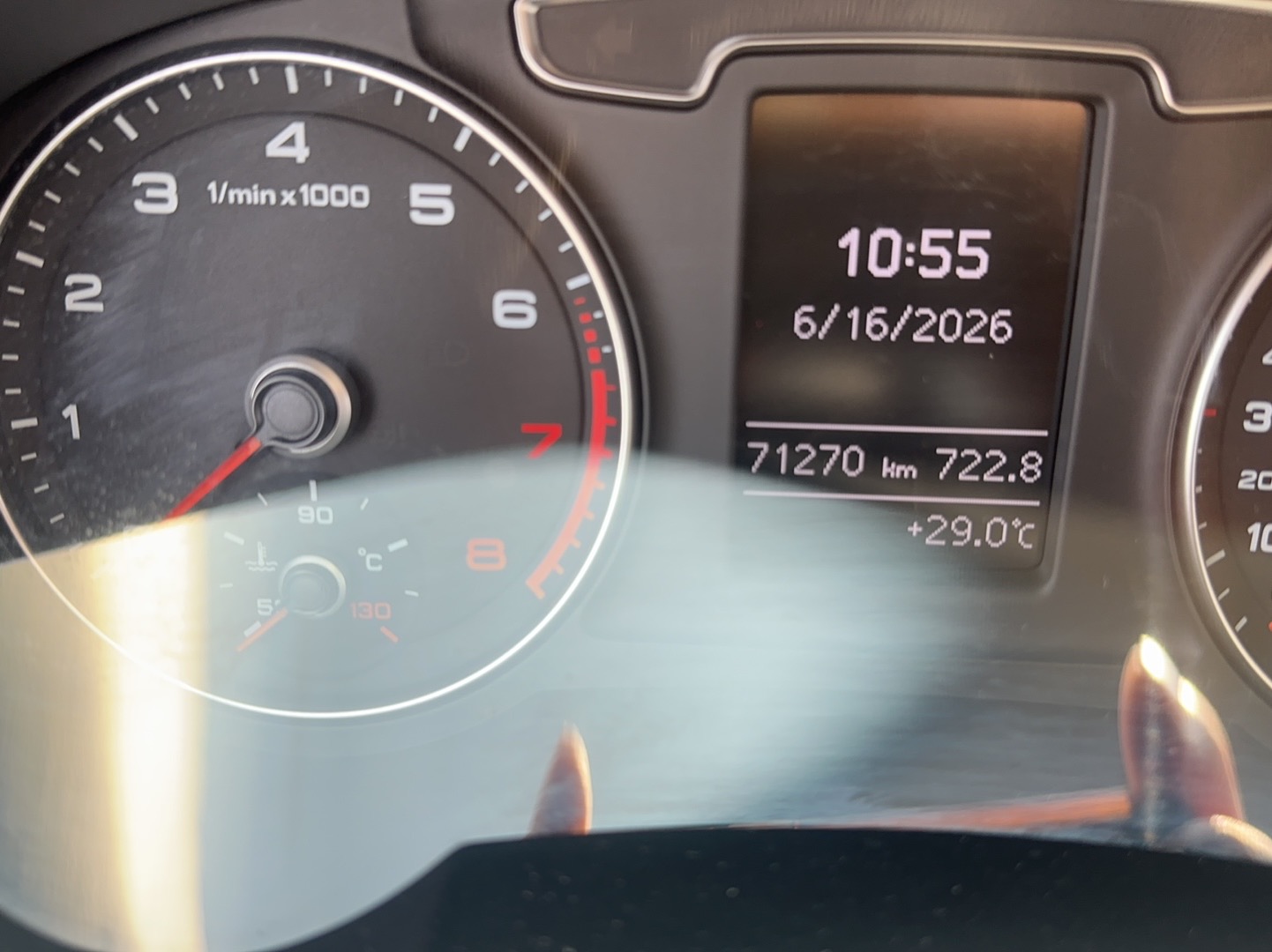 Audi Q3 2018 car image #5
