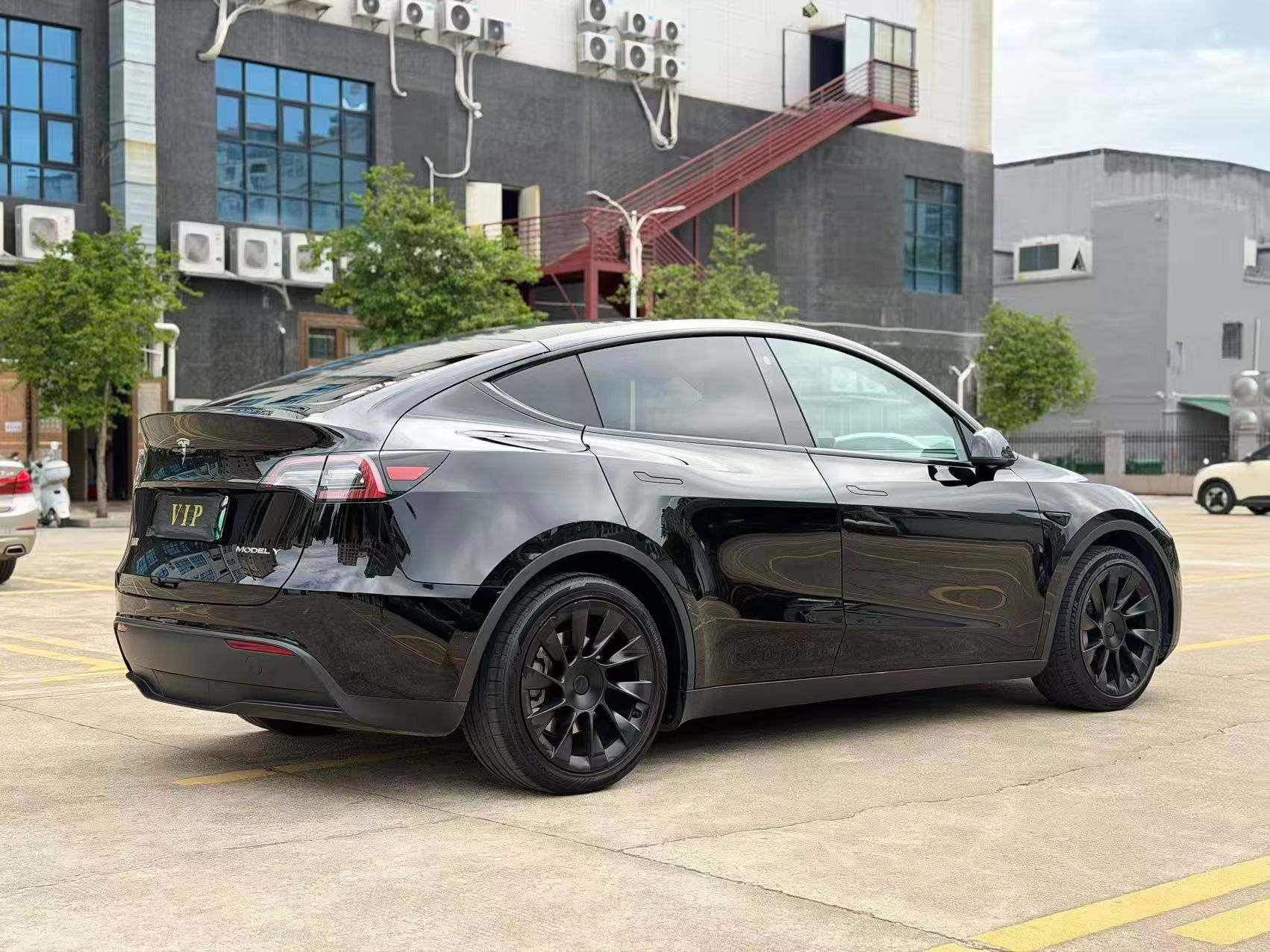 Tesla Model Y 2021 #4 Tesla Model Y 2021 car image #4