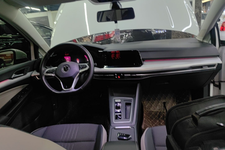 Volkswagen Golf 2021 car image #10