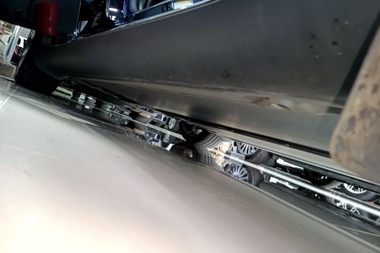 Tesla Model Y 2025 car image #25