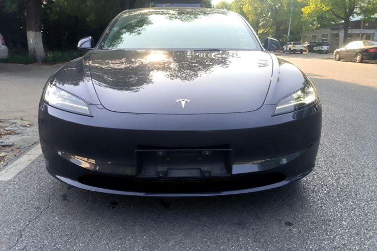 Tesla Model 3 2025 car image #3