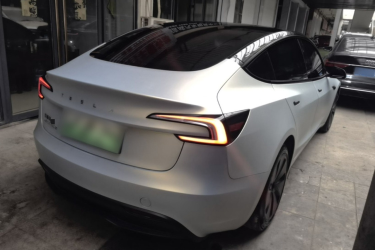 Tesla Model 3 2024 car image #5