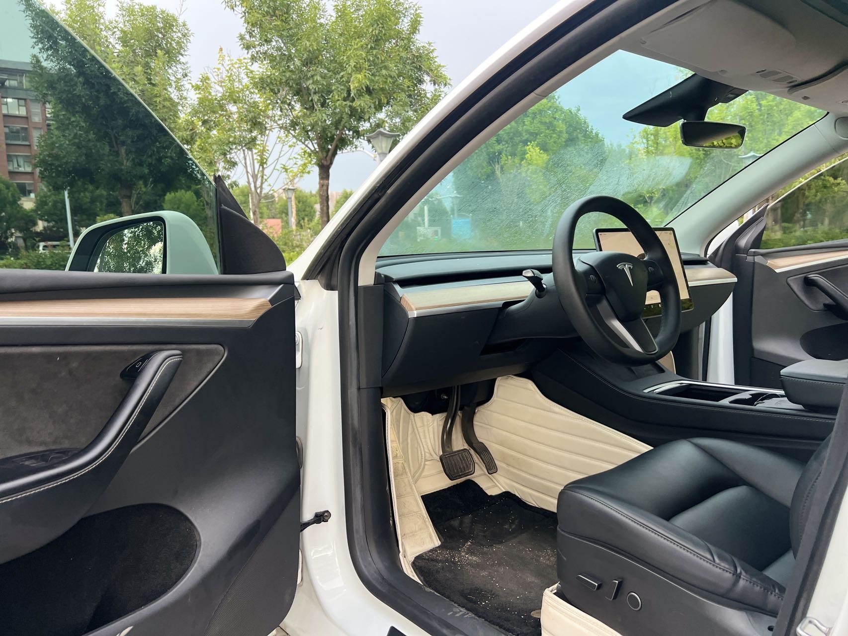 Tesla Model Y 2022 car image #4
