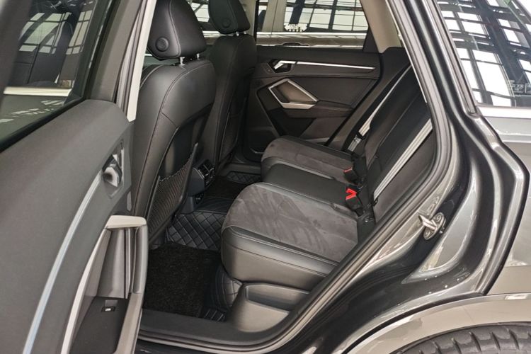 Audi Q3 2023 car image #17