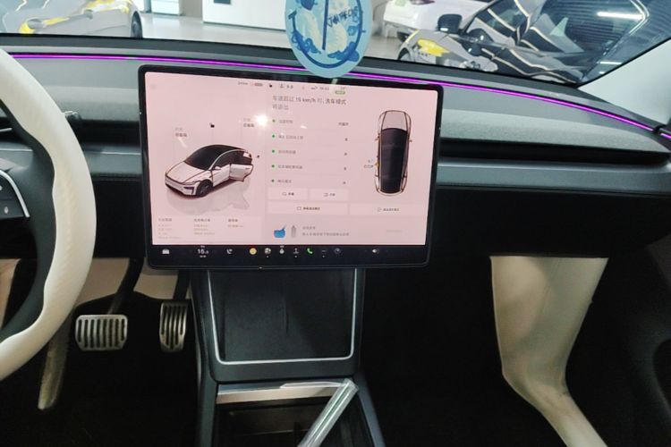 Tesla Model Y 2024 #13 Tesla Model Y 2024 car image #13