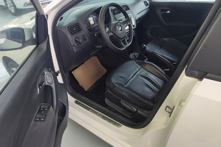 Volkswagen Polo 2015 #16 Volkswagen Polo 2015 car image #16