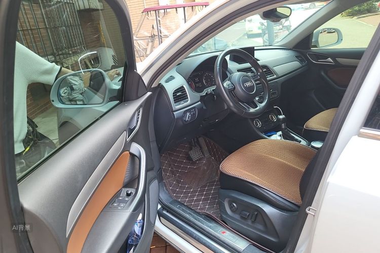 Audi Q3 2016 car image #18