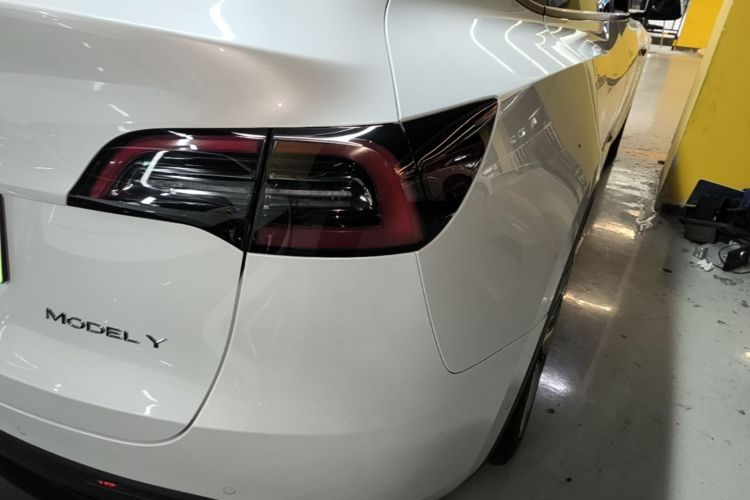 Tesla Model Y 2022 #8 Tesla Model Y 2022 car image #8