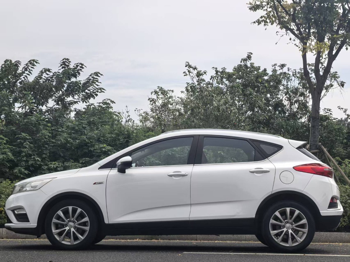 GEELY Emgrand GS 2017 car image #9