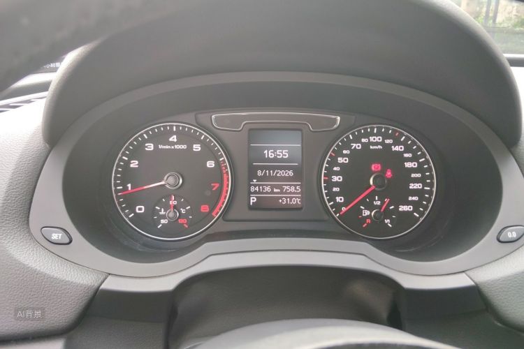 Audi Q3 2019 car image #13