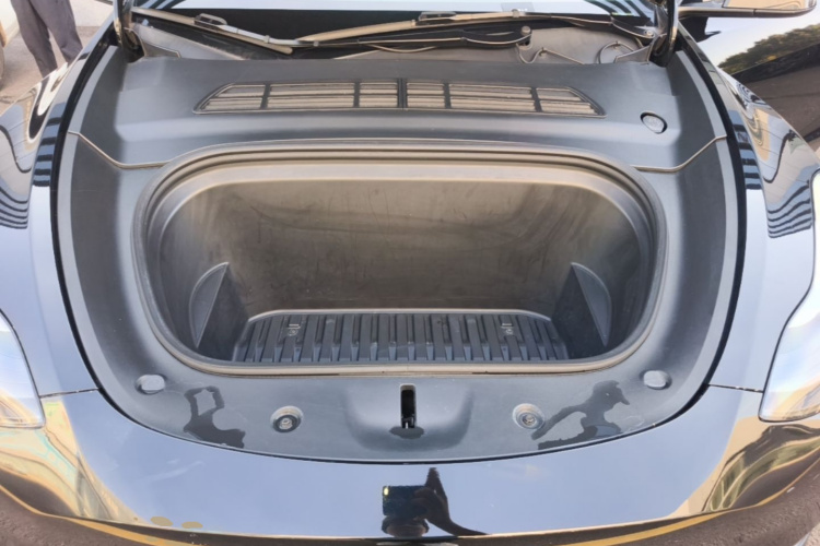 Tesla Model Y 2021 car image #20