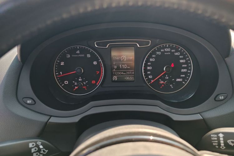 Audi Q3 2015 car image #12