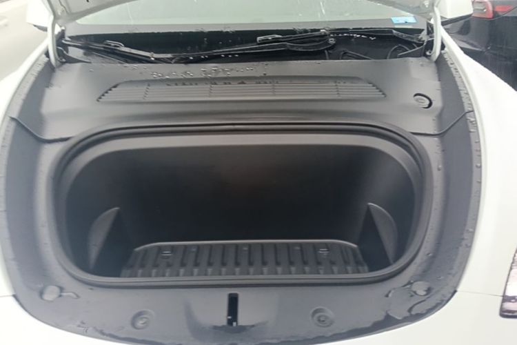 Tesla Model Y 2023 car image #20