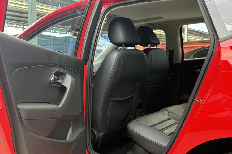 Volkswagen Polo 2018 car image #16