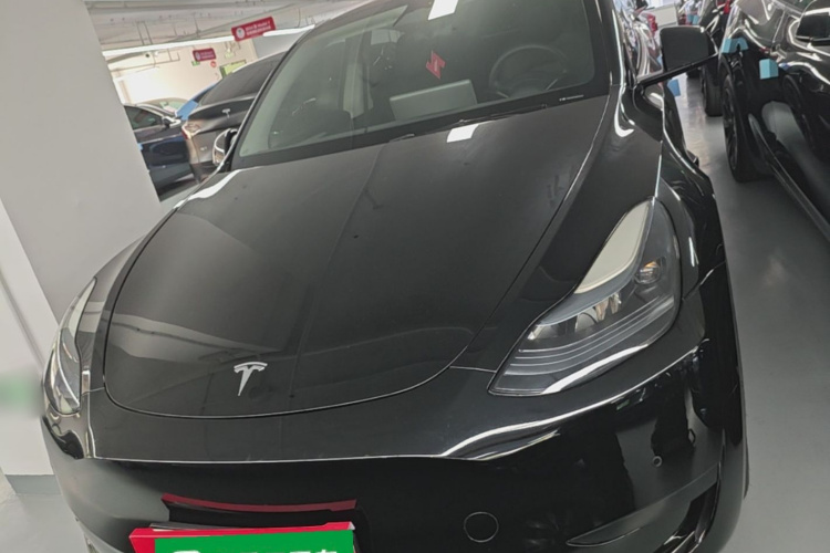 Tesla Model Y 2024 صورة سيارة #3