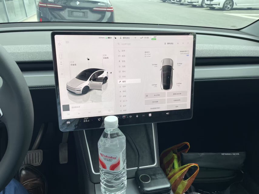 Tesla Model Y 2025 #8 Tesla Model Y 2025 car image #8