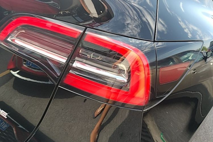 Tesla Model Y 2022 immagine di auto #8