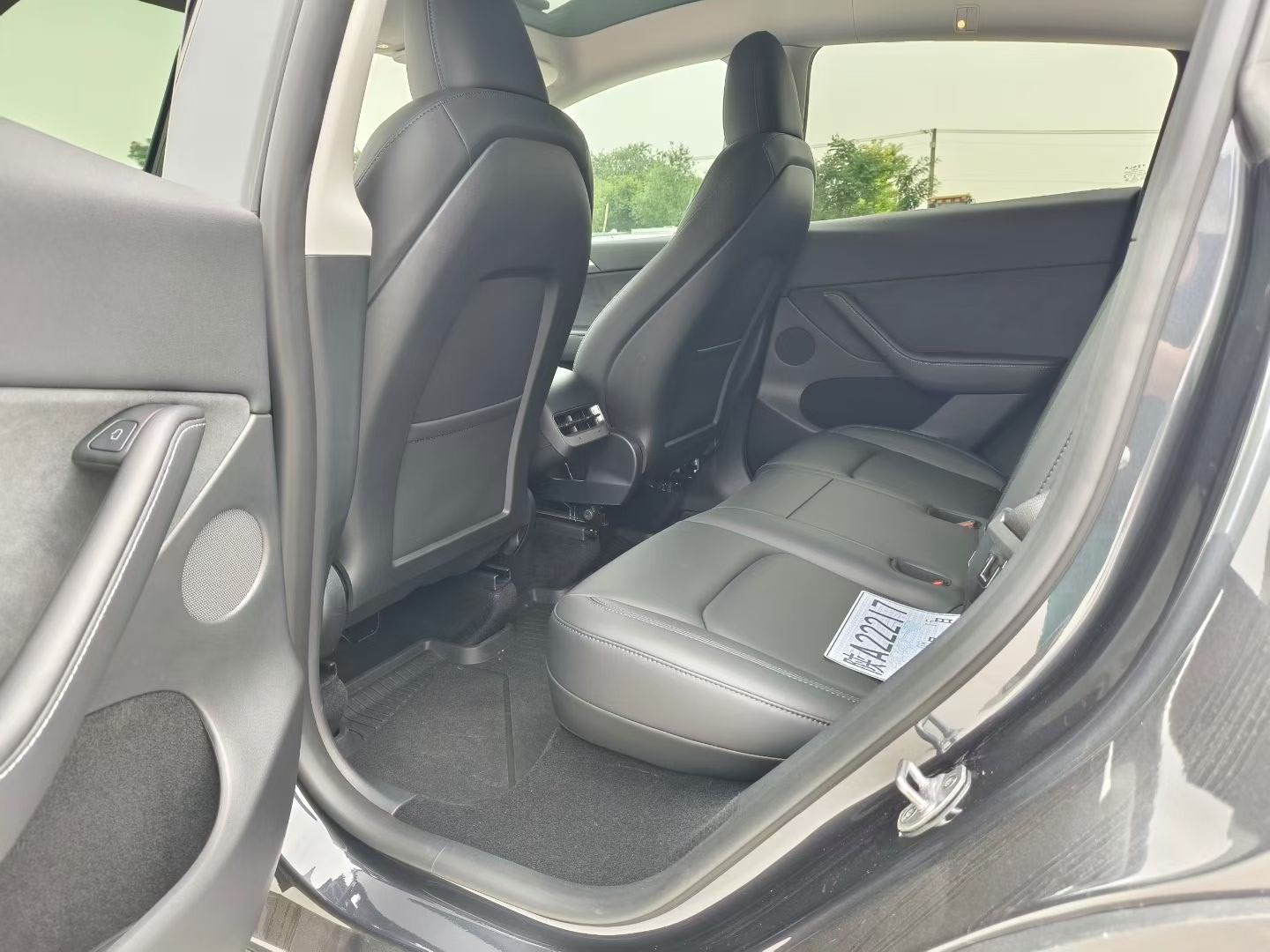 Tesla Model Y 2025 immagine di auto #3