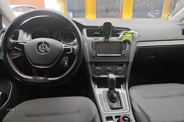 Volkswagen Golf 2015 car image #11